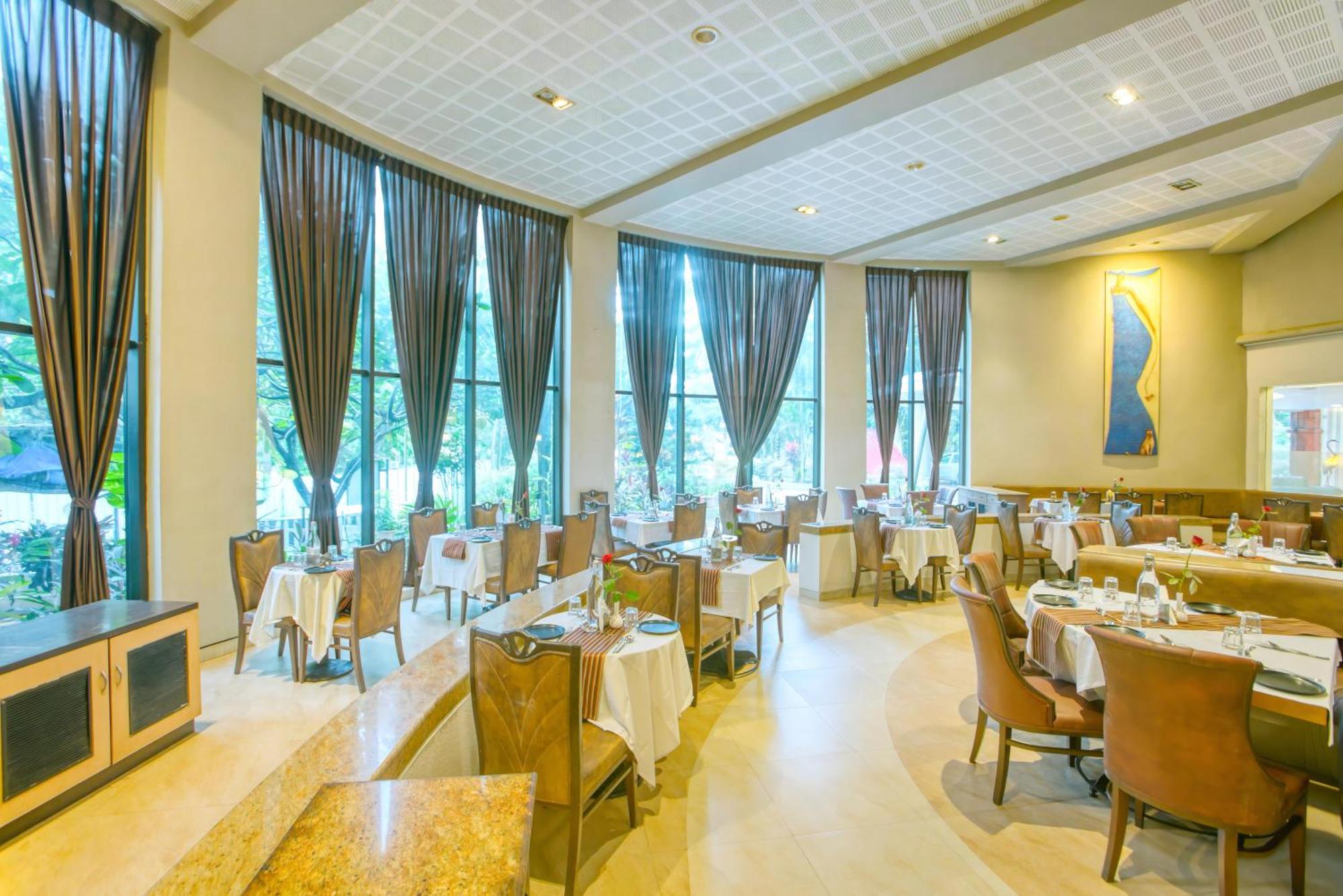 Neelam The Glitz Hotel Calangute Exterior photo