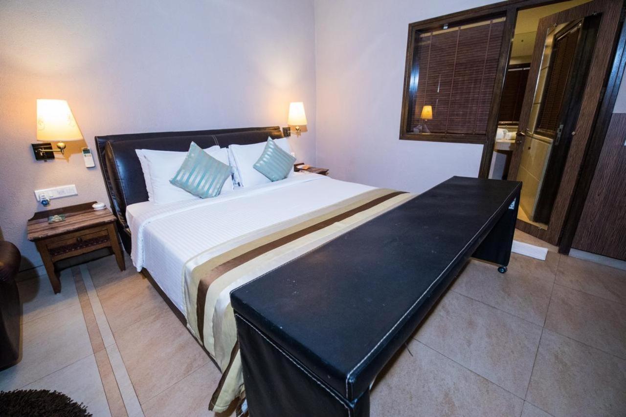 Neelam The Glitz Hotel Calangute Exterior photo